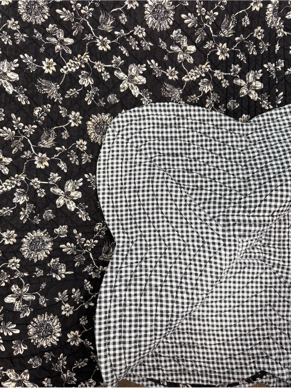 Reversible Black Floral Gingham Quilted Throw Blanket Cottage Farmhouse - Picture 3 of 7